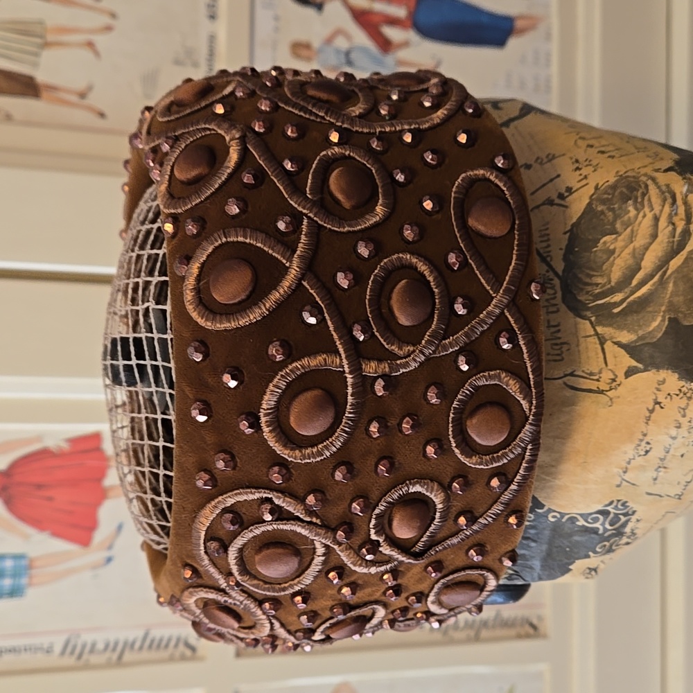 Elizabeth Ford vintage brown velvet pillow hat